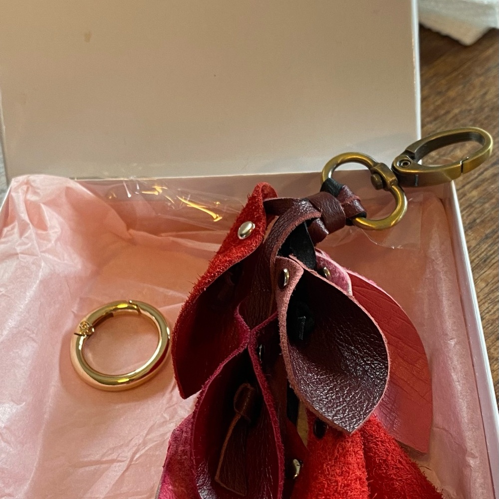 Calla lilly leather charm. - Picture 3 of 3